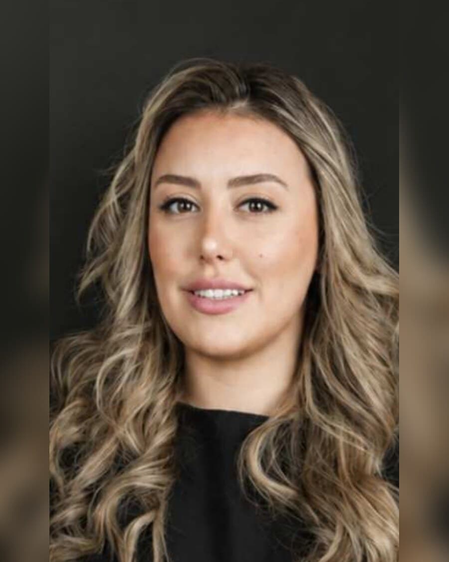 Büşra Çağırıcı, VSC Dental Clinic diş hekimi