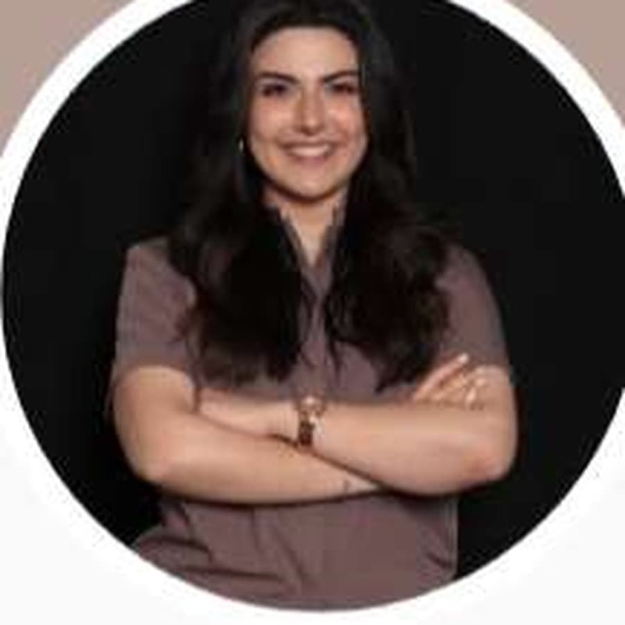 Fatma Eda Bayar, VSC Dental Clinic diş hekimi