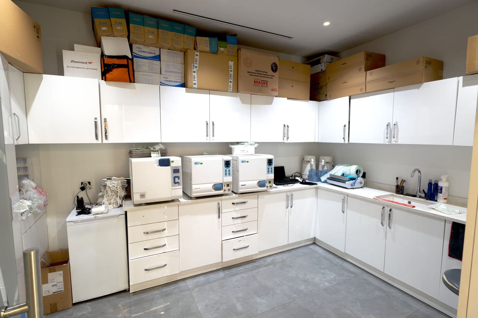 Klinikte — Üretim ve sterilizasyon